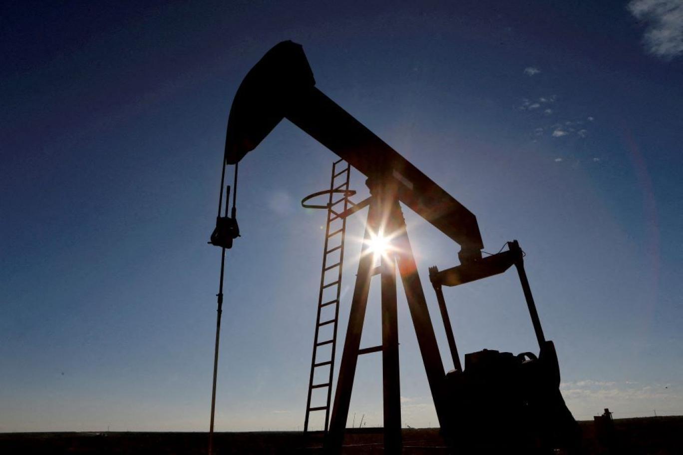 تغير أسعار النفط بشكل طفيف والترقب يسود لبيانات اقتصادية مهمة